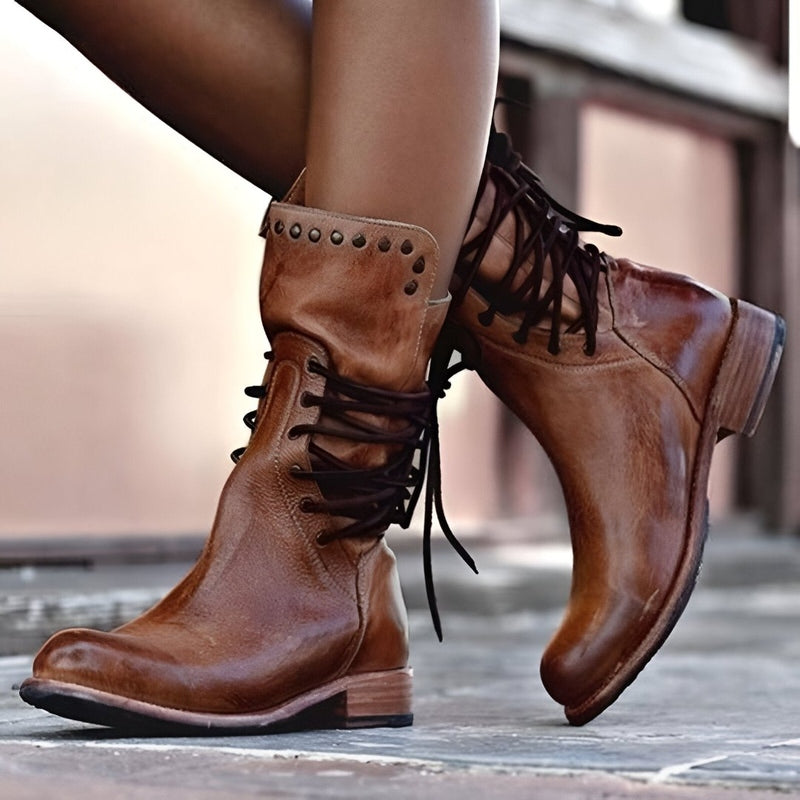 Botas de media caña con tachuelas, cordones y tacón bajo para mujer