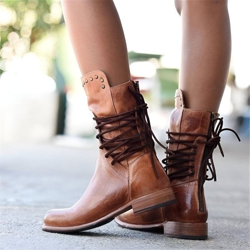 Botas de media caña con tachuelas, cordones y tacón bajo para mujer